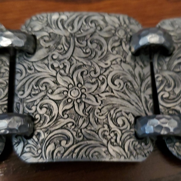 Vintage Floral cuff bracelet - Picture 2 of 4